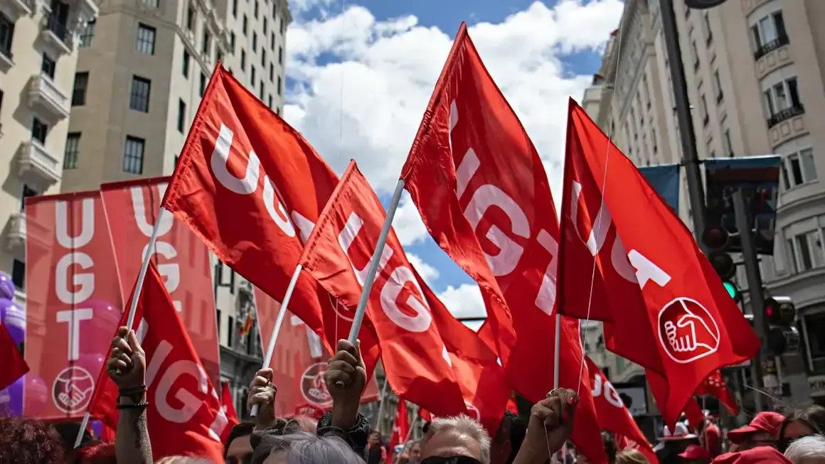 Banderas de UGT en una manifestaci&oacute;n.