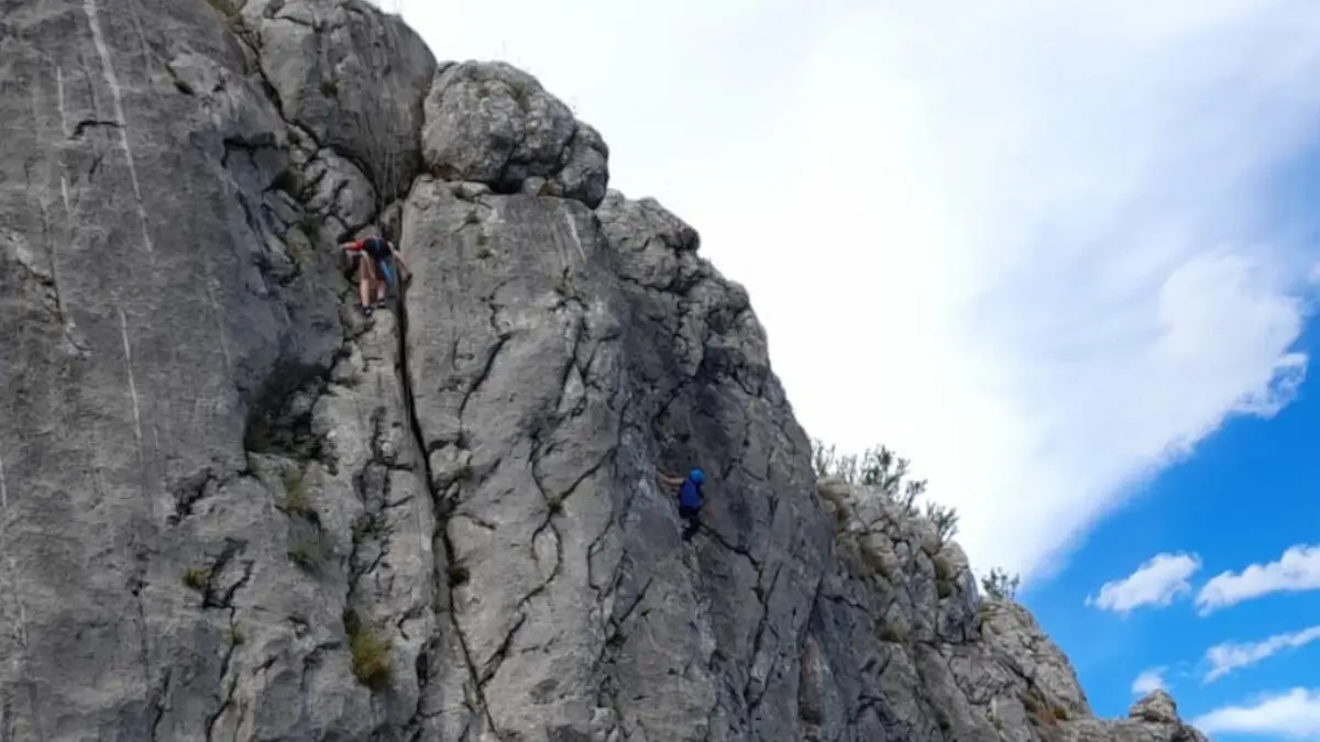 Los j&oacute;venes escaladores probaron la roca