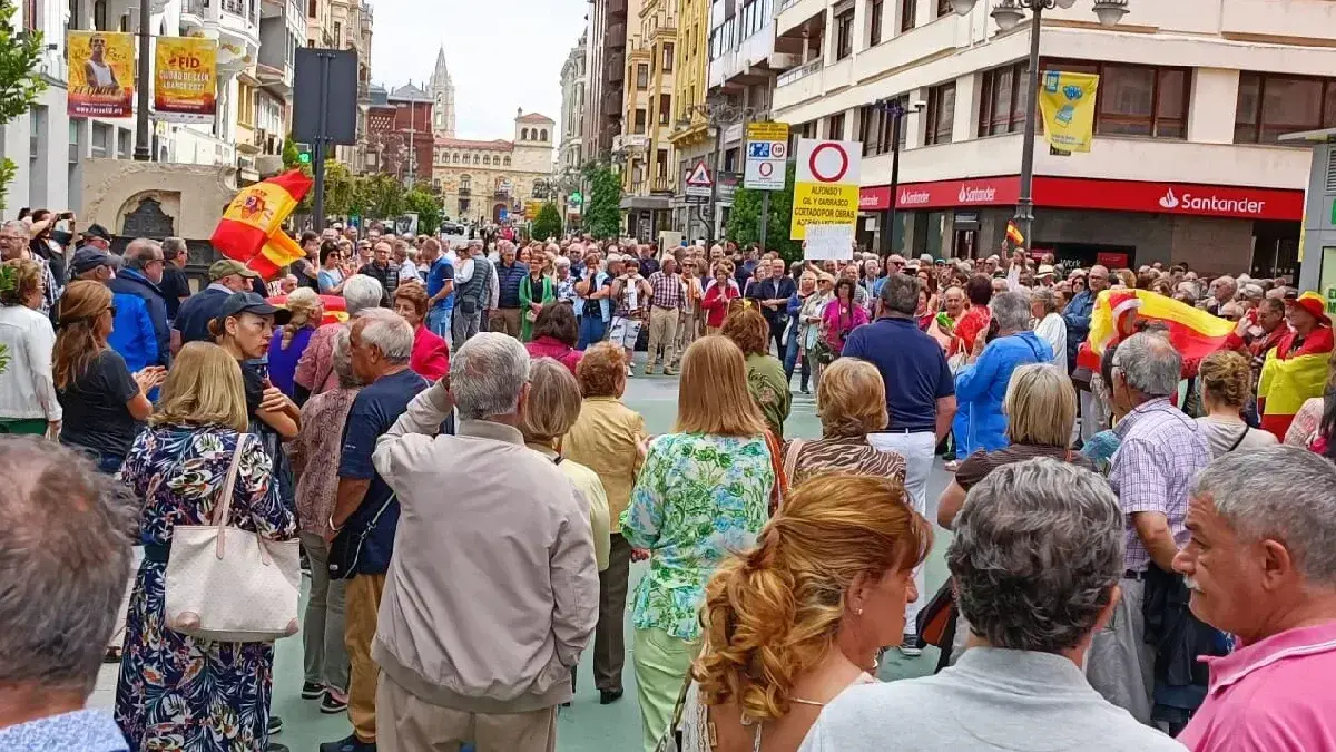 Gran manifestaci&oacute;n contra Pedro S&aacute;nchez en Le&oacute;n
