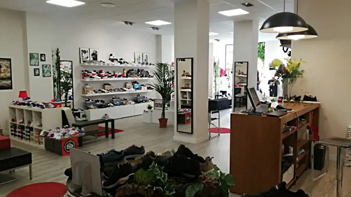 Liquidaci&oacute;n de la tienda On Foot de Le&oacute;n