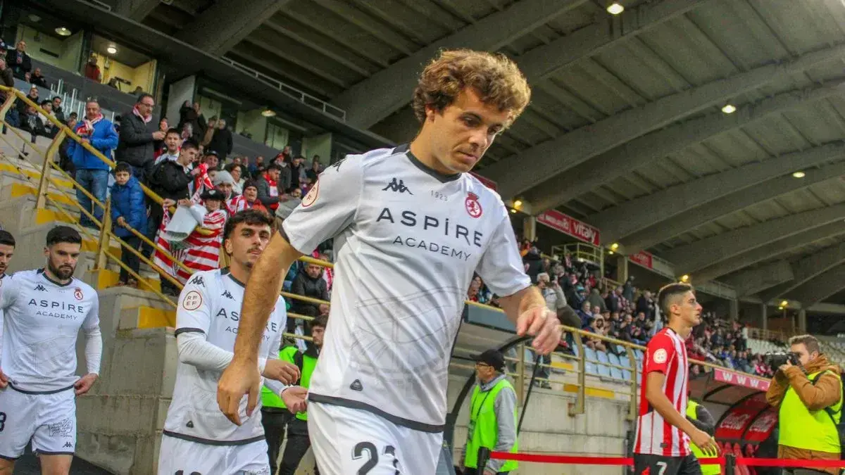 Artola fue titular en el duelo de la primera vuelta frente al Bilbao Athletic / Fotograf&iacute;a: Laura Aller
