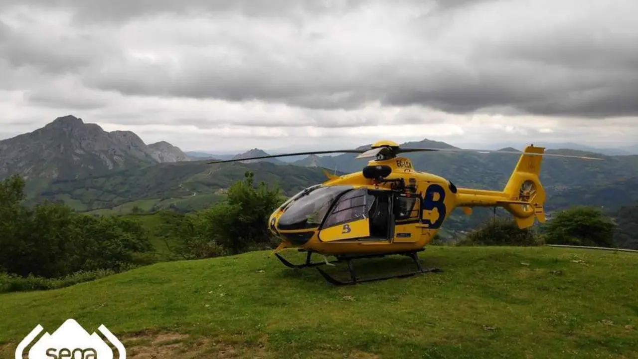 Rescate de un pescador herido en Villaviciosa