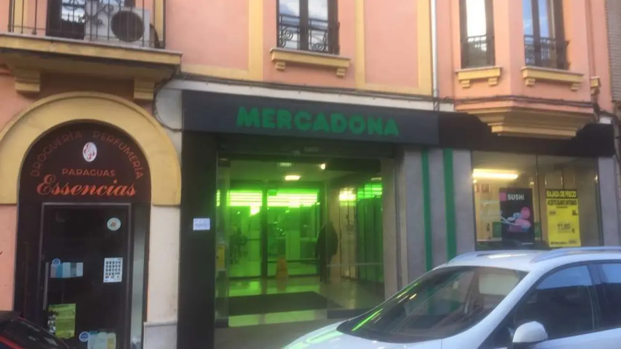 Entrada de Mercadona de Julio del Campo en Le&oacute;n