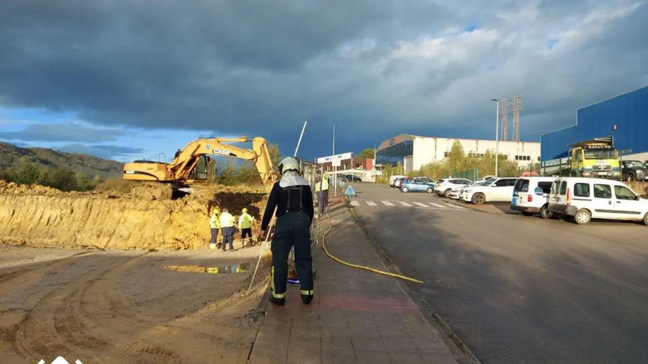 Bomberos en el pol&iacute;gono
