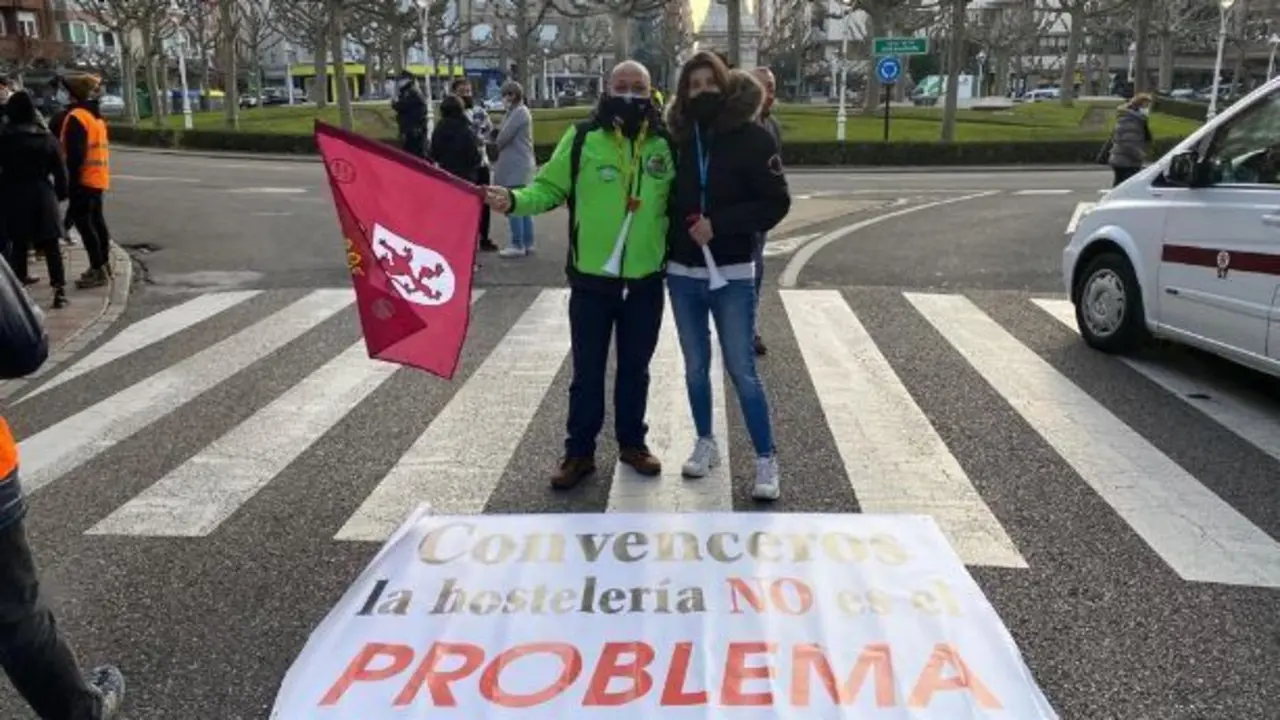 Leoneses protestando