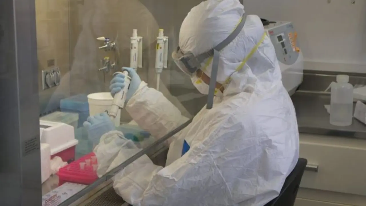 investigador en un laboratorio