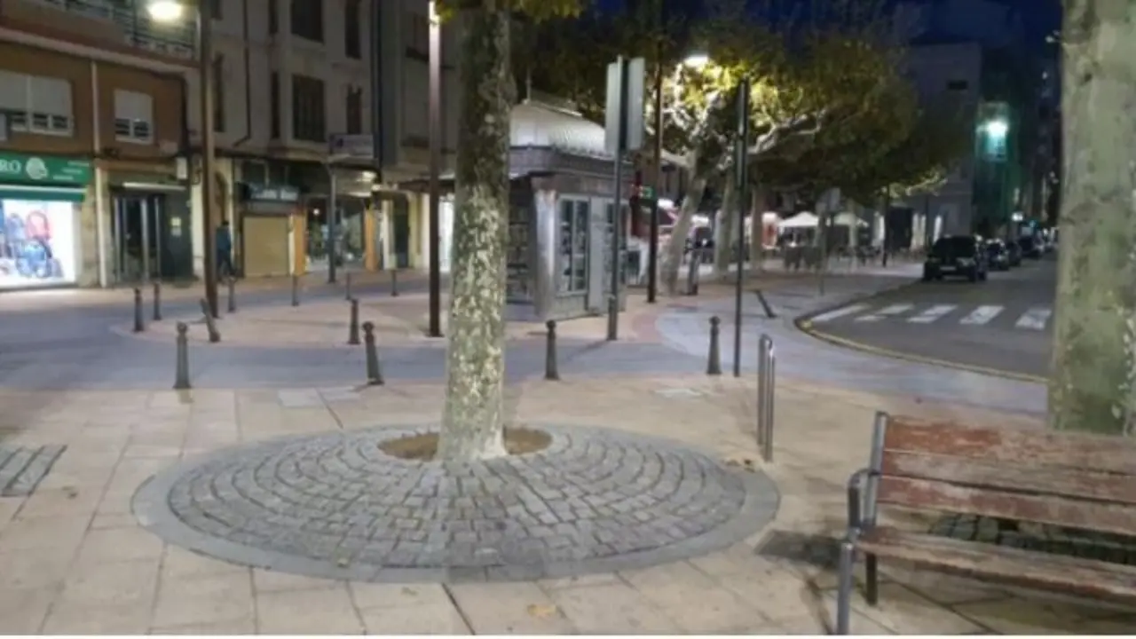le&oacute;n toque de queda