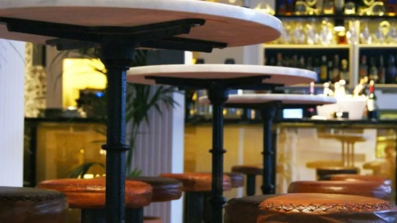 bar