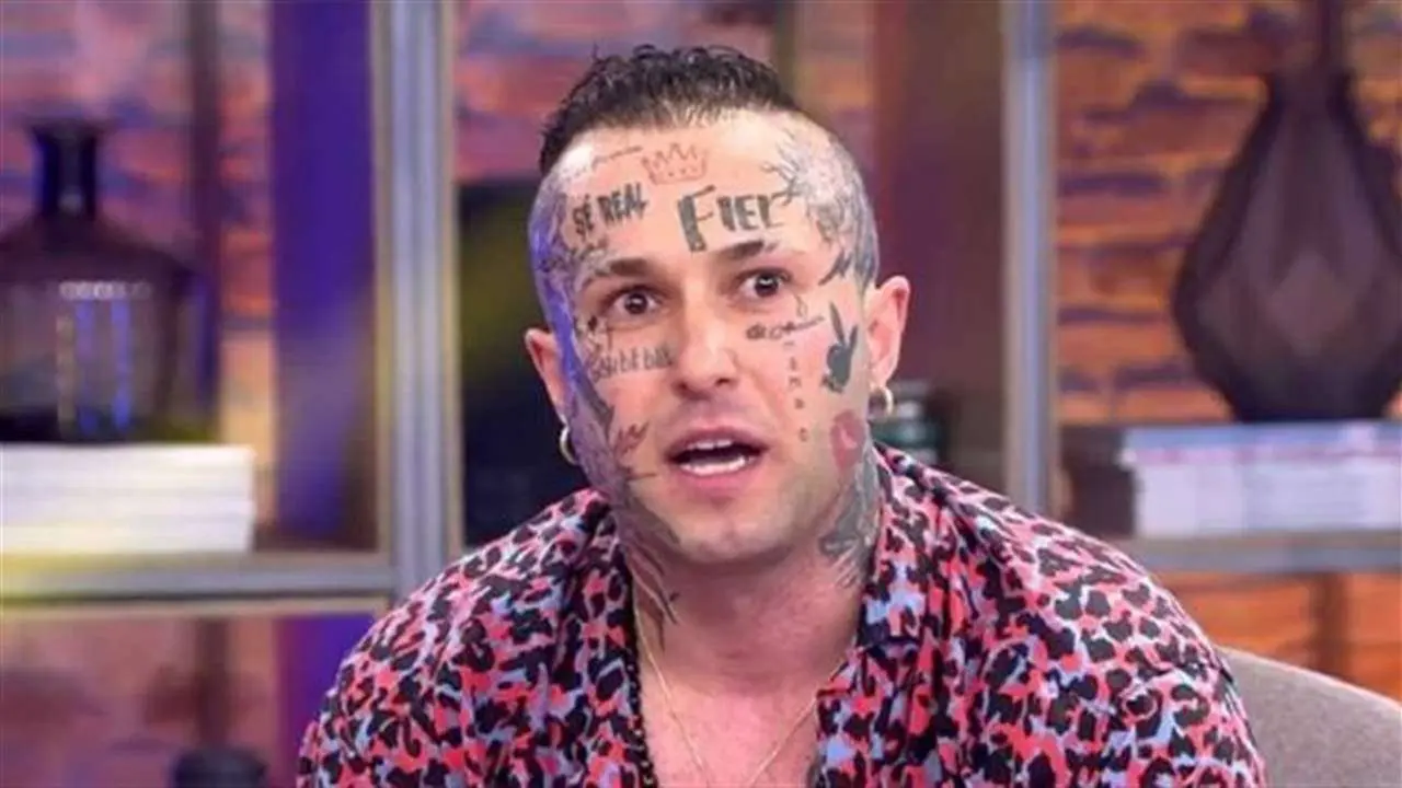 Jonathan Vaquero hermano de Cora  defensor Secret Story aspecto sorprendente pol&eacute;mico actitud explosiva