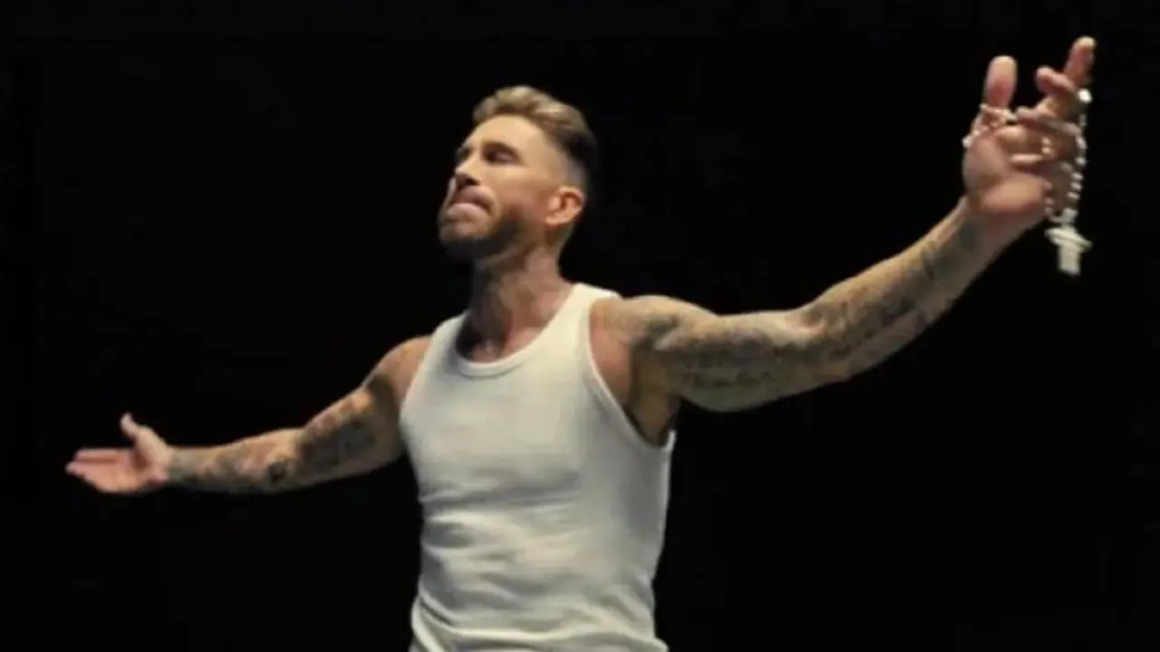 Sergio Ramos se mete a cantante