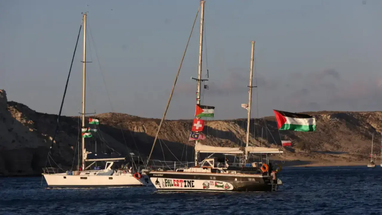 Buques israel&iacute;es interceptan a la Flotilla