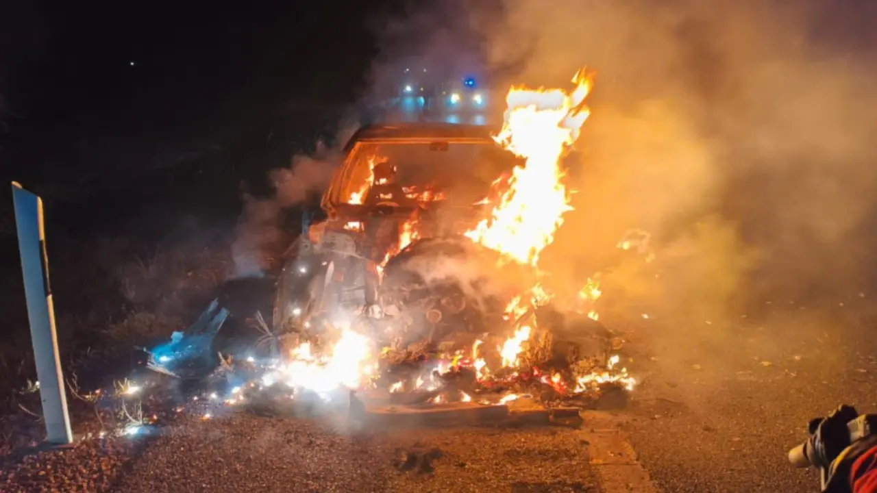 El espeluznante incendio en plena autov&iacute;a