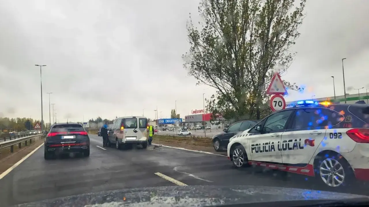 Accidente a la altura del Leroy Merlin en Le&oacute;n