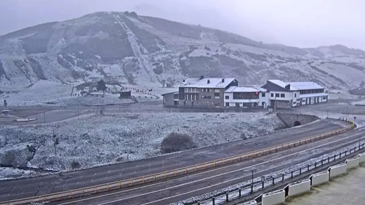 Nieve en la estaci&oacute;n de esqu&iacute; de San Isidro este 19 de noviembre
