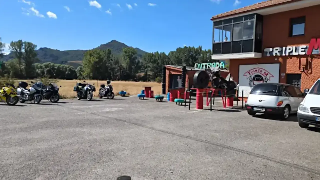 Entrada del bar con terraza en venta