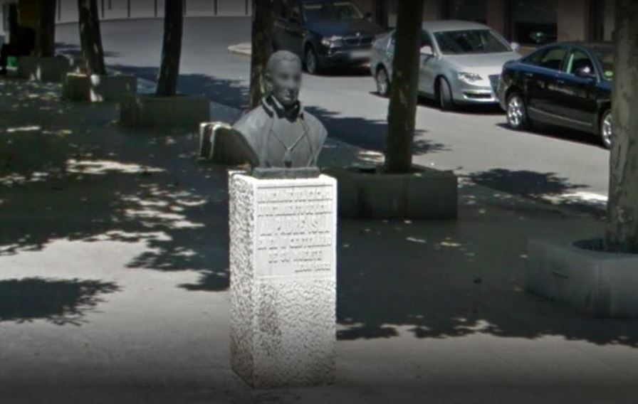 Padre Isla estatua en león