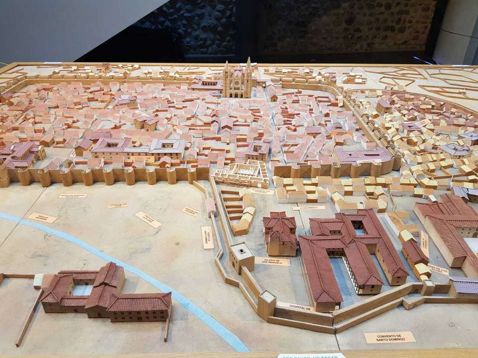 exposicion palacio conde luna leon